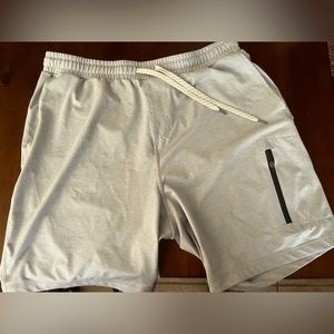 Vuori Large Sunday Performance Shorts (no liner)